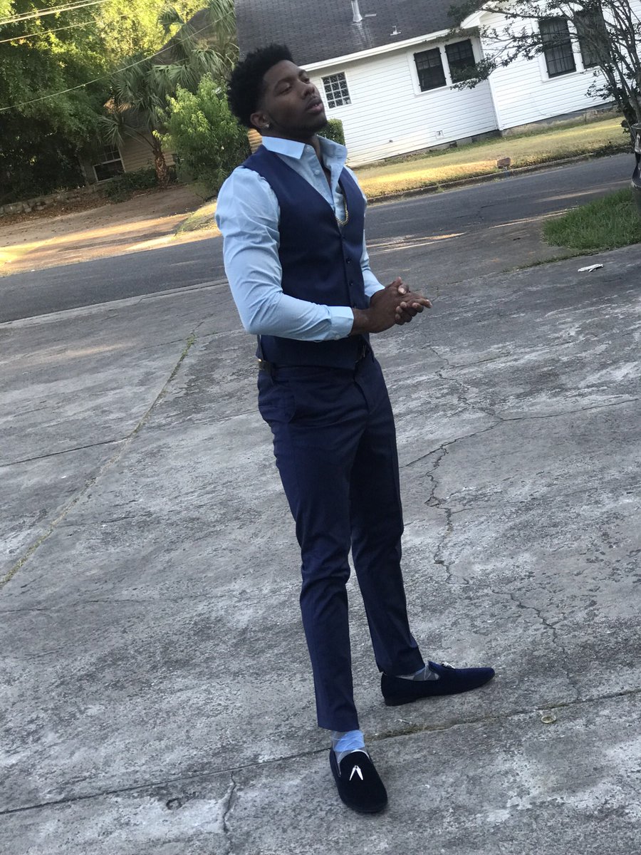 Keep_Tryin_Fam's tweet photo. I’m just here to make 22 look good! 🎊🎉 Hopefully I succeeded!!🎂 #Birthday #Birthdayboy #FavNumber https://t.co/5y5l9aqHZm