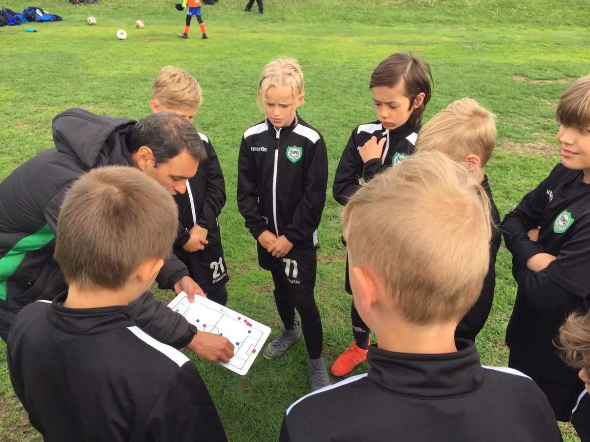 smartfootball0's tweet photo. #SFconsulting Our professor Ambrós @asegu8 is in Finland 🇫🇮 analysing @TiPSTikkurila teams and instructing their coaches. https://t.co/pswgn56sFU