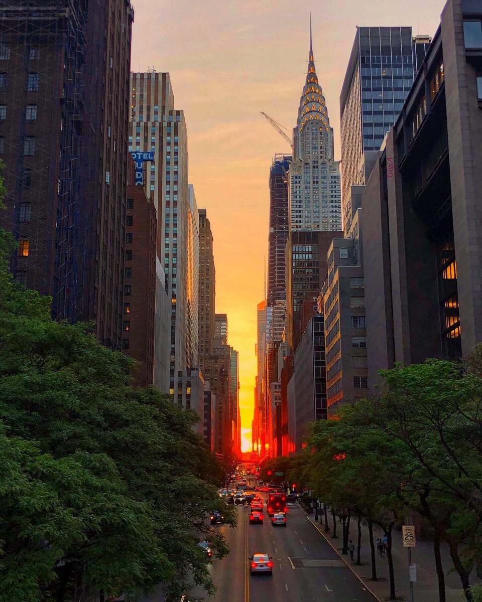 gigi_nyc's tweet image. Who’s dreaming of a #Manhattanhenge? 
.
A little ‘henge taken on Monday from Tudor City #NYC
.
instagram.com/p/ByGMbIDAywR/
.