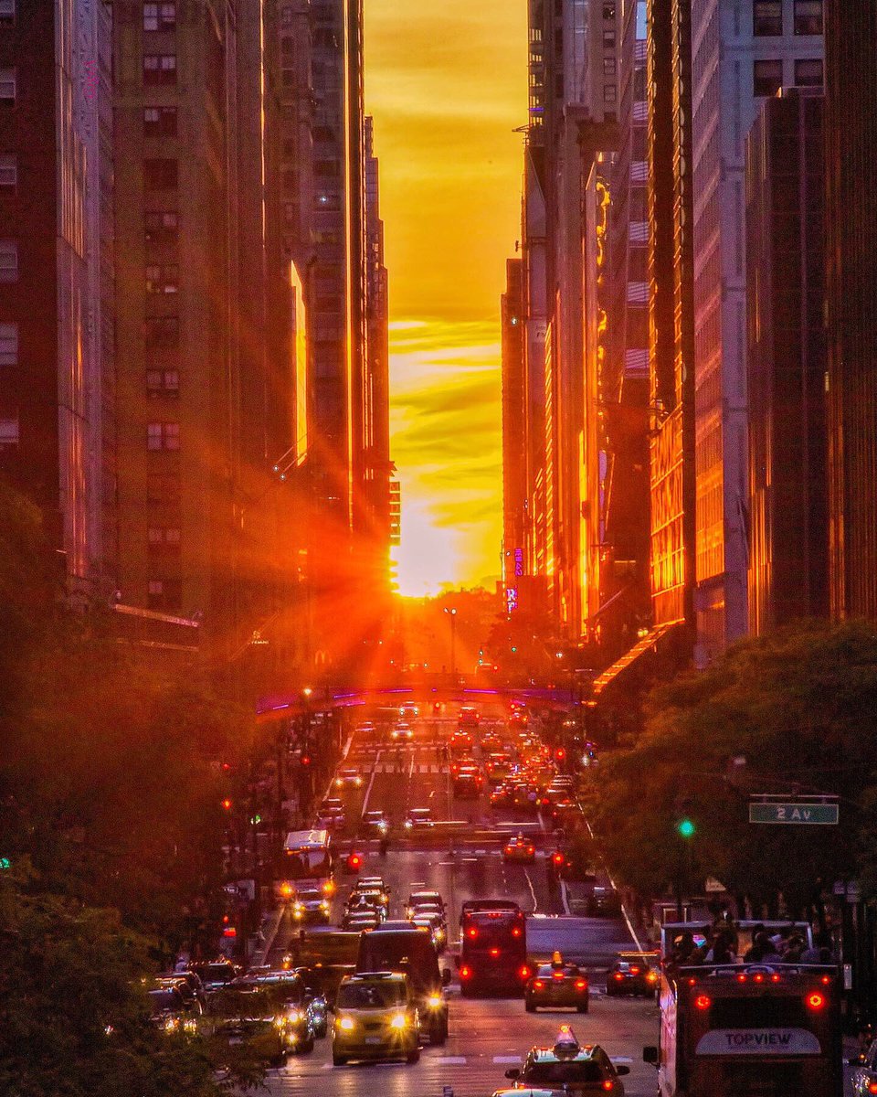 gigi_nyc's tweet image. Who’s dreaming of a #Manhattanhenge? 
.
A little ‘henge taken on Monday from Tudor City #NYC
.
instagram.com/p/ByGMbIDAywR/
.