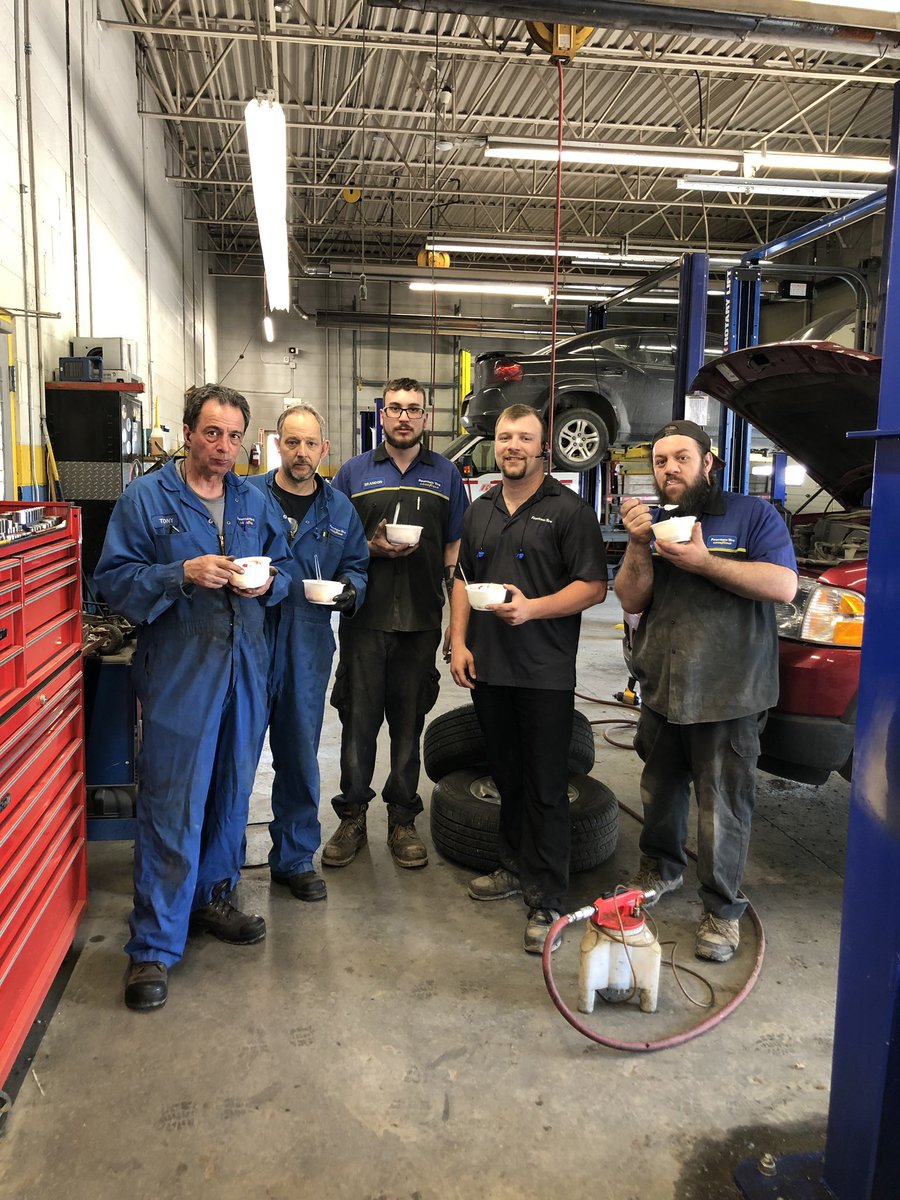 Jiggerjay74's tweet photo. Thank you @FabulousStop for the Fruit sundaes on a hot day #BestTeamEver #FountainTireVicEast https://t.co/YnsMSZrWLv