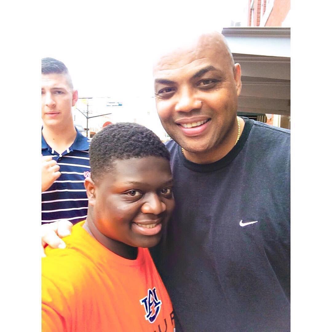 IamDaroderickS's tweet image. #TBT When I met NBA Professional Basketball Player Charles Barley at a @AuburnTigers @AuburnFootball football 🏈 game.
#basketball #charlesbarkley #nba #auburn #auburnuniversity #auburnfootball #auburngame #auburntigers #football #actorslife #throwbackthursday