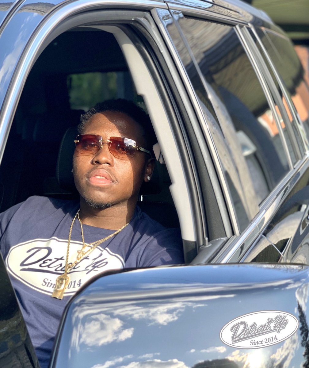 DetroitxUp's tweet photo. One thing about the city is that it teaches you more than a class setting ever could. When you find your lane, apply pressure! 🔥📶
#DetroitUpInc #DetroitUp #BuyBackTheBlock #BringBackTheHood #DetroitNeighborhoods #RejuvenatingTheCity #ProductofDetroit https://t.co/J1TNyc7qe2