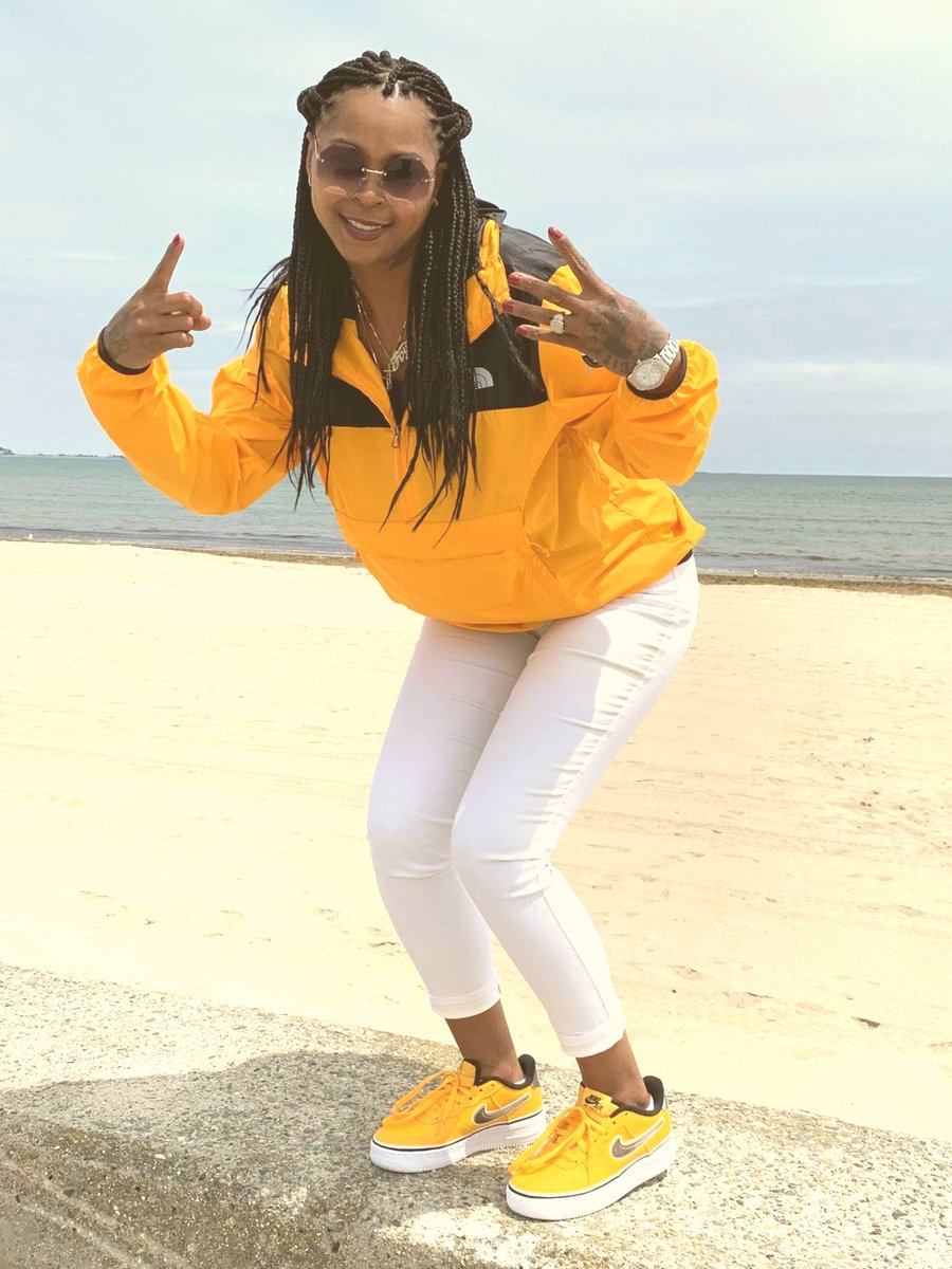ivysmall11's tweet photo. Happy Birthday to ME! Blessed to see another year! #birthday #turnup #beachlife #thisisgotham https://t.co/Wm5G24cziM