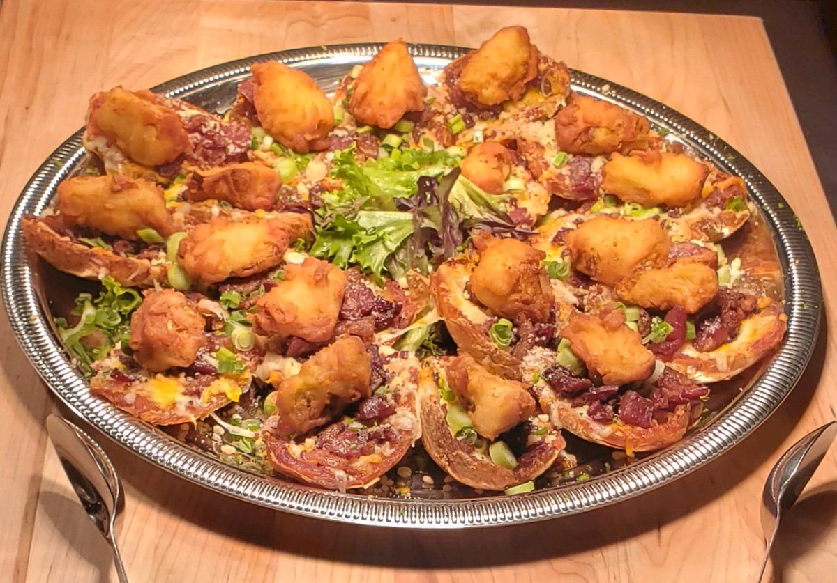 BWUniversityInn's tweet photo. Loaded Potato Skins and Tempura Asparagus #yum #moscoweats #seasonspublichouse #appetizers https://t.co/nTLTaMrRWh