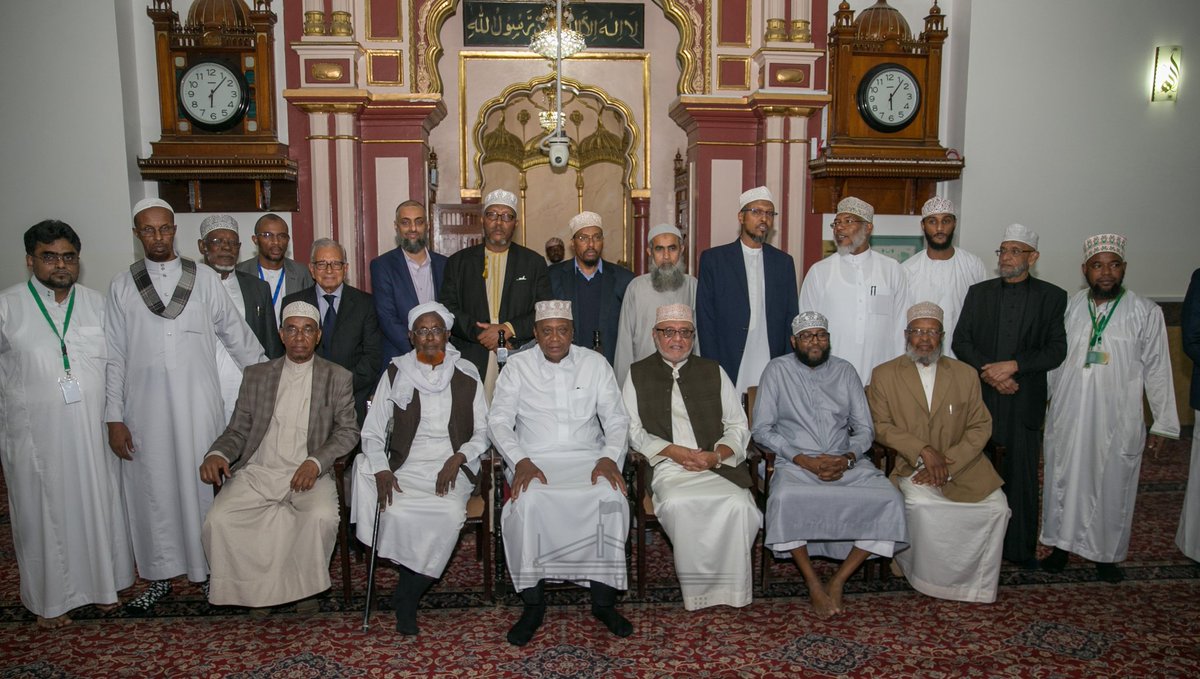simba_guleid's tweet photo. I am humbled to see the Head of State Uhuru Kenyatta take part in iftar prayer at @jamia_mosque in Nairobi and joined Muslim faithfuls in prayer. What a magnificent gesture. @StateHouseKenya @WilliamsRuto @FCDCKenya https://t.co/NcwvP38KNn