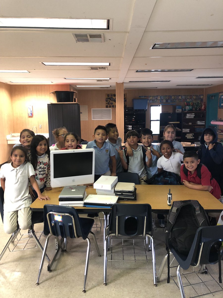 ZetaOmicronFL's tweet image. Thanks to #OperationRecycleRefurbish and the #GPCompSci Ss of @GulliverSchools for making a difference in the #Homestead community by furthering #ComputationalThinking #gslearning #CSForAll #CommunityOutreach @GodinezMgodinez @FIUSCIS @CongressionalAC