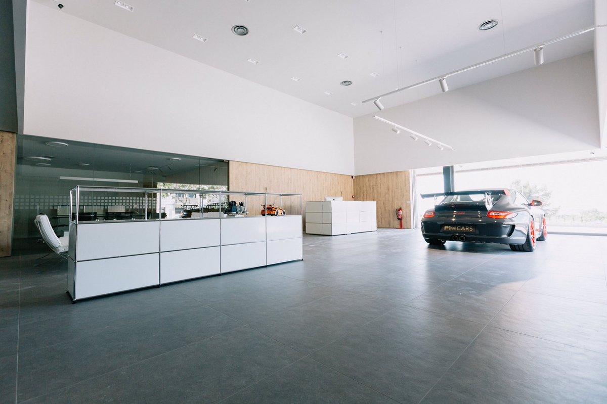 P1Cars is delighted to show you our new headquarters in Sant Pere de Ribes. Our over 4.000 sqm facilities have been thought to offer a better experience to our clients. We are pleased to share this moment with all of our friends, so you are all welcome to come around and visit us