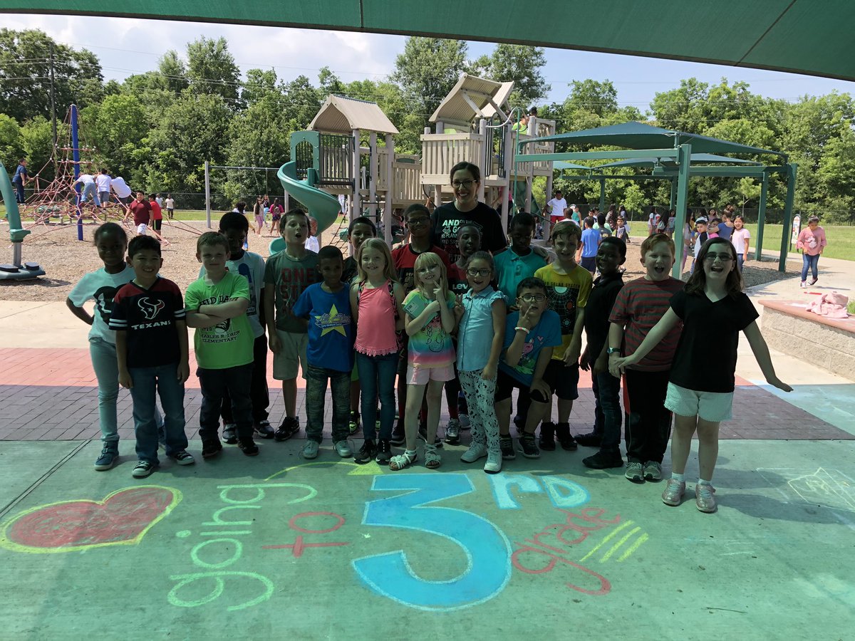 mrsecorso's tweet photo. Last day of 2nd grade for my darlings! ♥️ #drewproud @C_Tisdom @operiumj https://t.co/wQ54oT1QLH