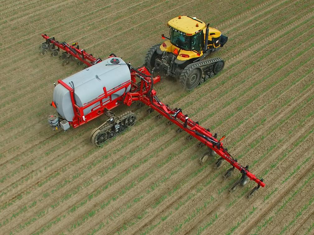 UnverferthMfg's tweet photo. Give your crop its best yield potential by applying fertilizer in the right source, rate, time and place with the NutriMax applicator.  See it in action at https://t.co/OobfQAvAoC  @4Rnutrients #4Rnutrients https://t.co/rXMp6CqNkj