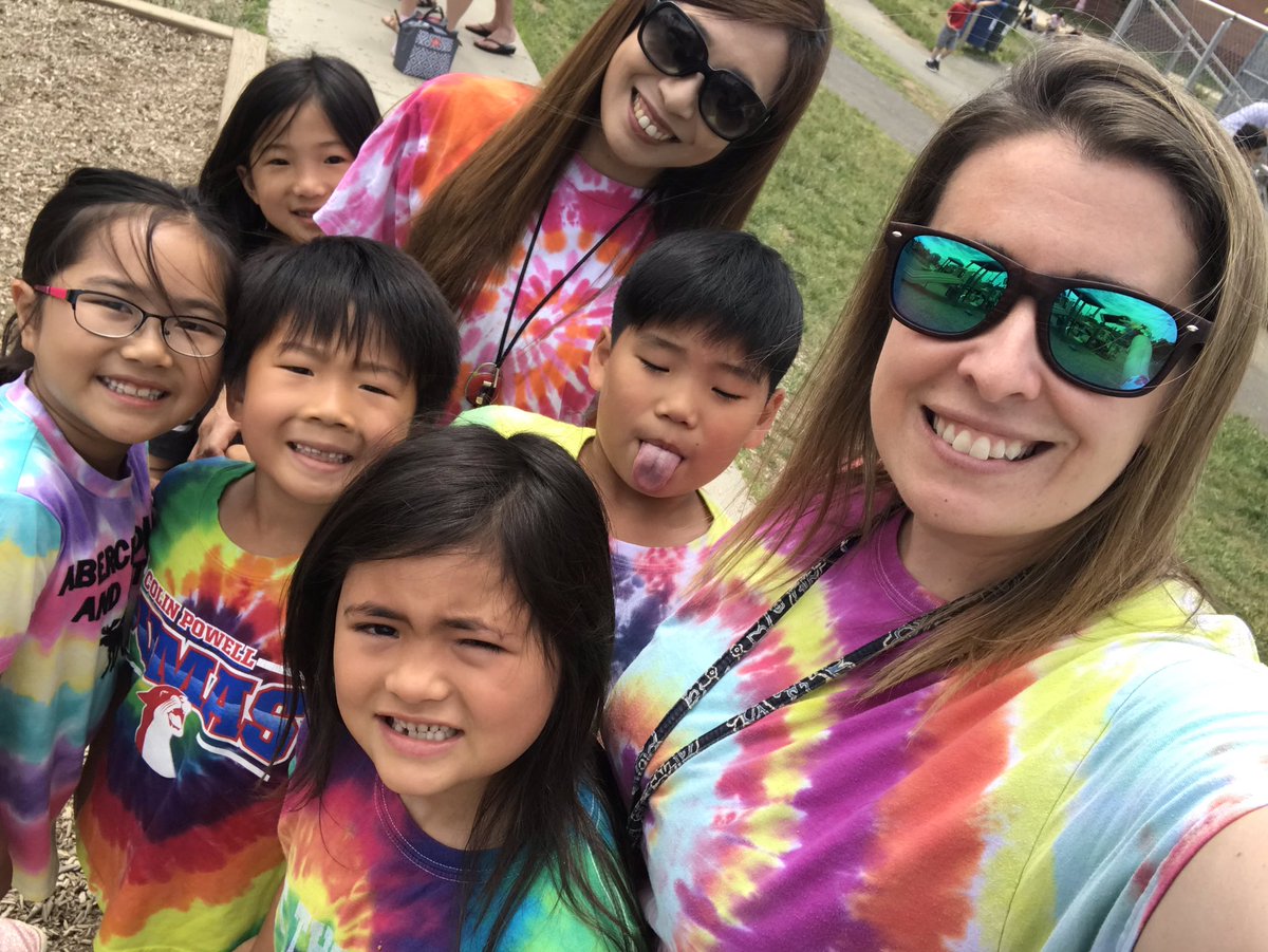 FirstGradeLynch's tweet photo. 🌈 RAINBOW DAY🌈
Final Countdown of 1st Grade!
#worldisarainbow
#firstgrade https://t.co/we5MDelAHJ