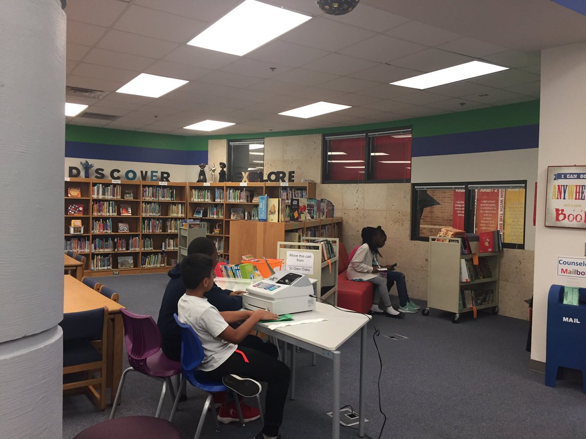 TheSusanHefley's tweet photo. The first EOY Book Buck Book Fair was a huge success and I want to expand next year, not just #booksinkidshands but #booksinEVERYhand! #malvernliveskind https://t.co/7DXQ8ExJlH