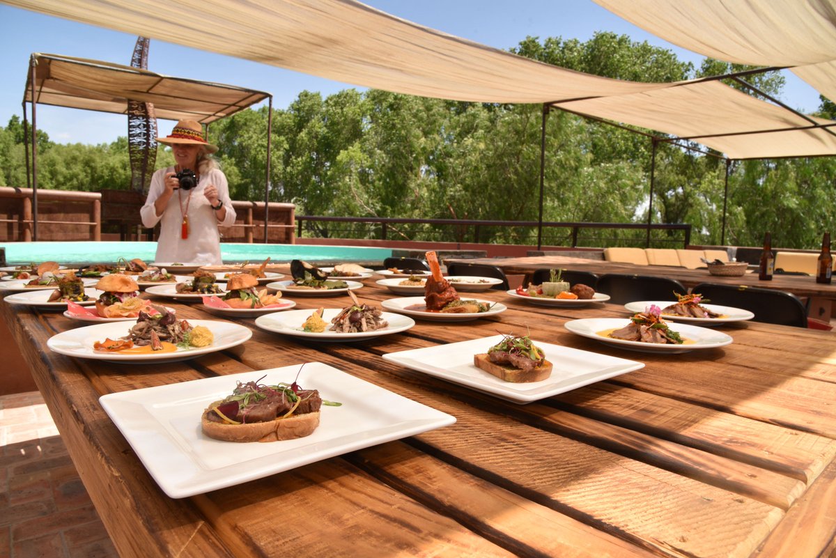 CorderoyMezcal's tweet photo. Ven a degustar increíbles platillos de #Cordero maridado con #Mezcal 🎟 $500 pesos preventa 🗓 Sábado 8 de Junio.📍Hotel Casa de Aves1 
Incluye pulsera de acceso y pasaporte de degustación de todos los stands de Cordero y Mezcal. @GtoTravelMX @gtoviaja  @ADNQro  @LivingAndTravel https://t.co/zzzEZh7hoo