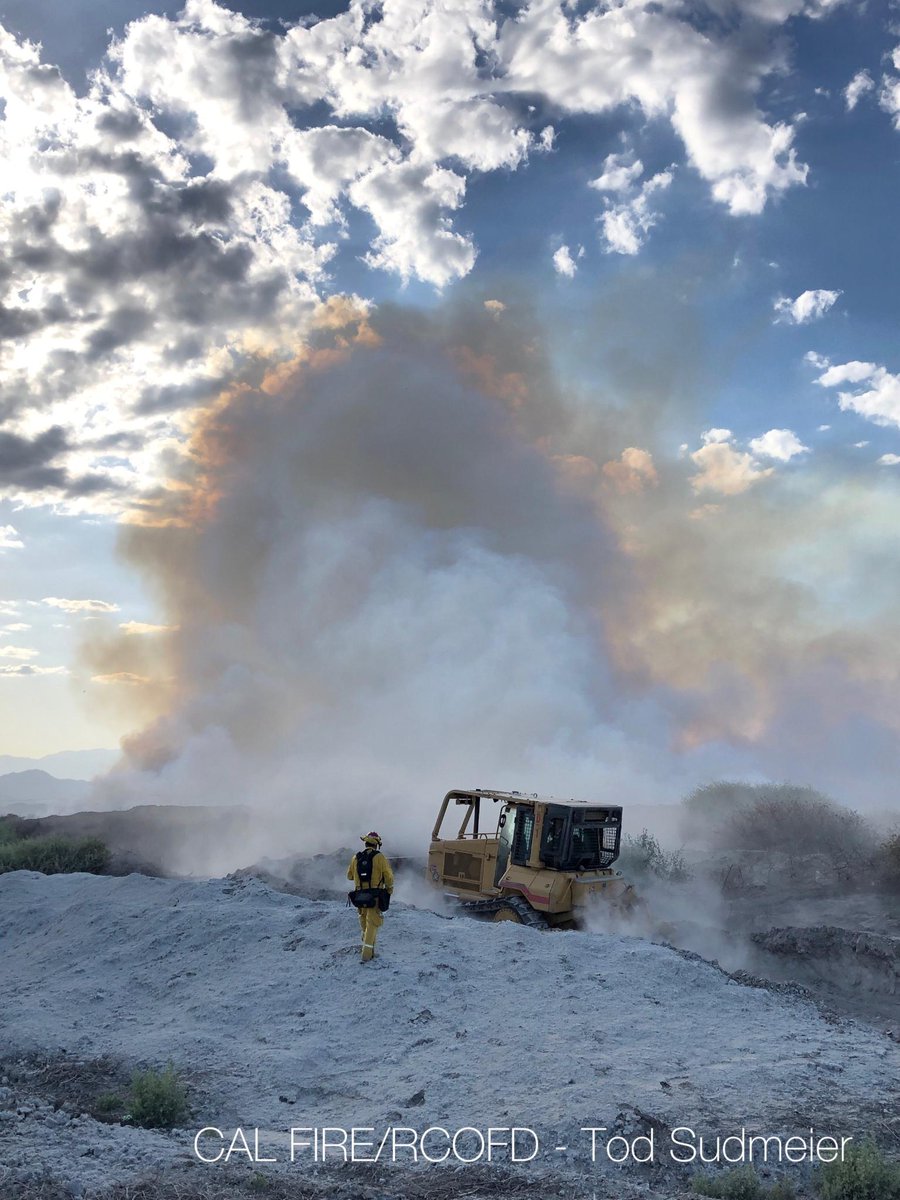 CALFIRERRU's tweet image. Images from todays #66Fire in Thermal. 📸Tod Sudimeier, Volunteer Reserve Photographer
