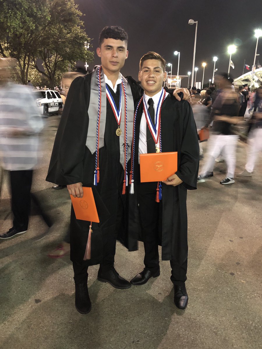 soccer_chris9's tweet photo. When the future becomes reality, the past becomes a memory #ClassOf2019 🎓⭐️ https://t.co/AqzscOHSa8