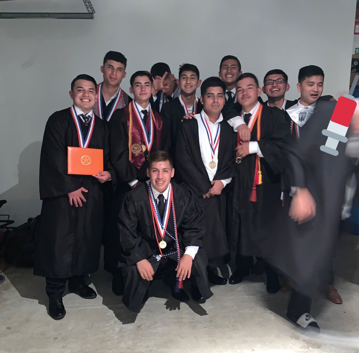 soccer_chris9's tweet photo. When the future becomes reality, the past becomes a memory #ClassOf2019 🎓⭐️ https://t.co/AqzscOHSa8