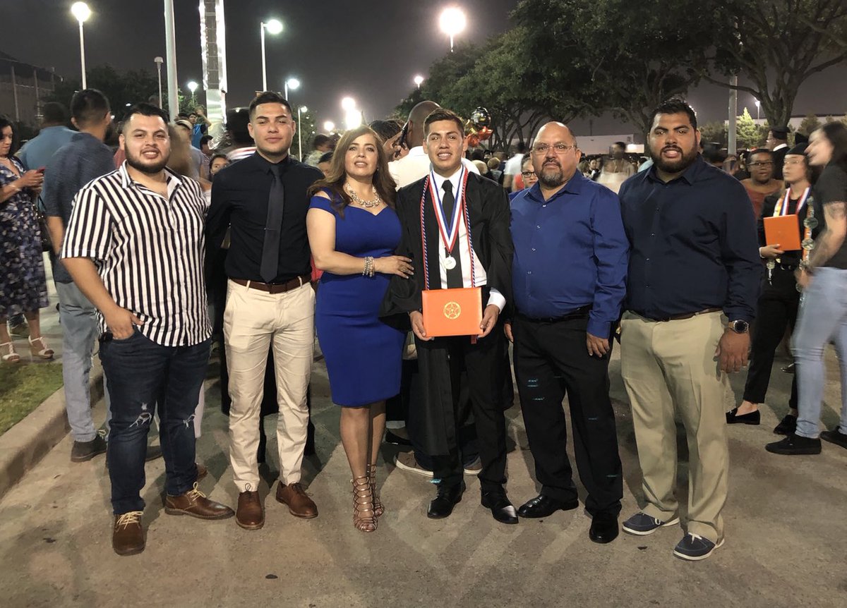 soccer_chris9's tweet photo. When the future becomes reality, the past becomes a memory #ClassOf2019 🎓⭐️ https://t.co/AqzscOHSa8