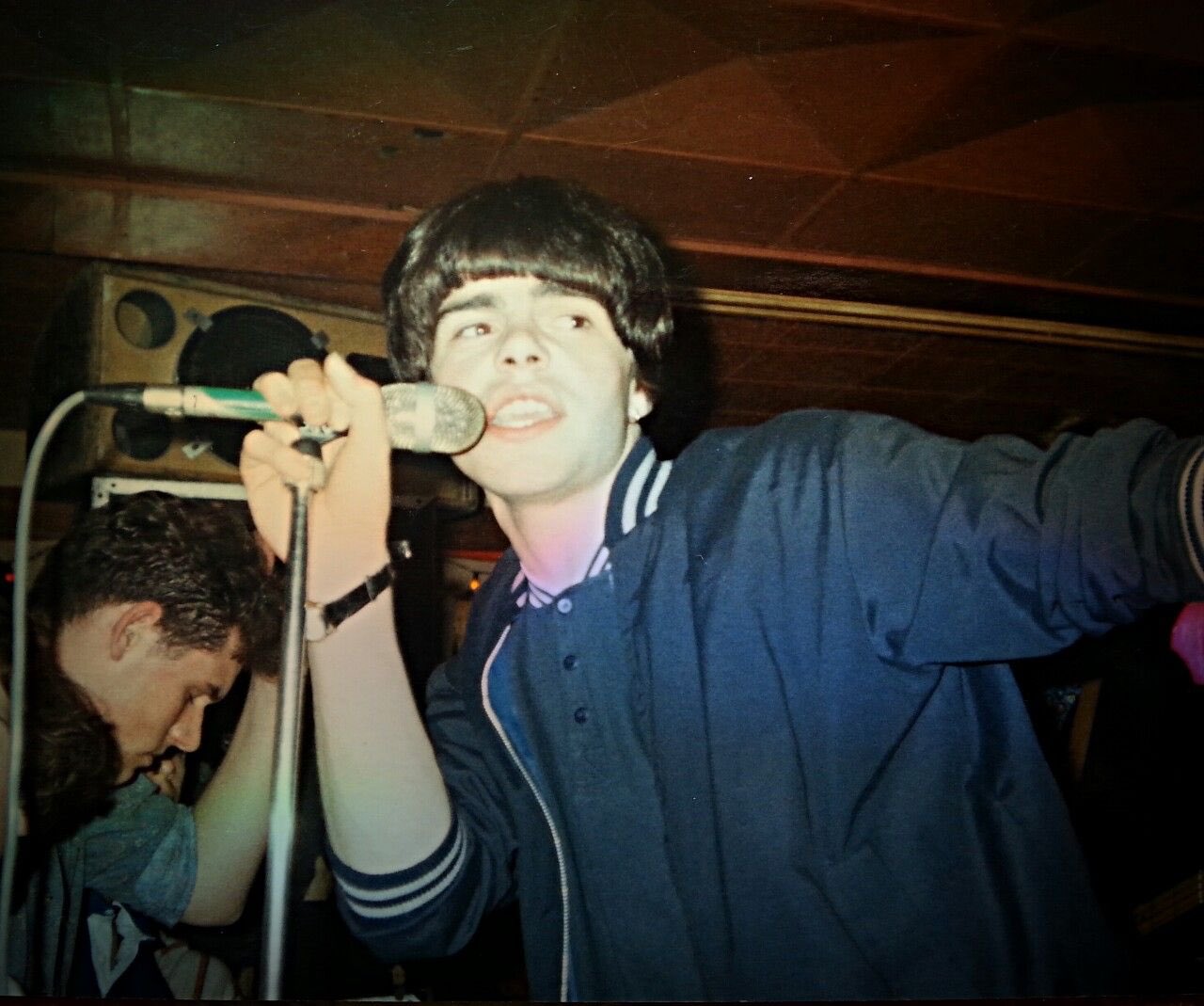 Happy birthday to one of favorite frontmen, The Charlatans Tim Burgess! 