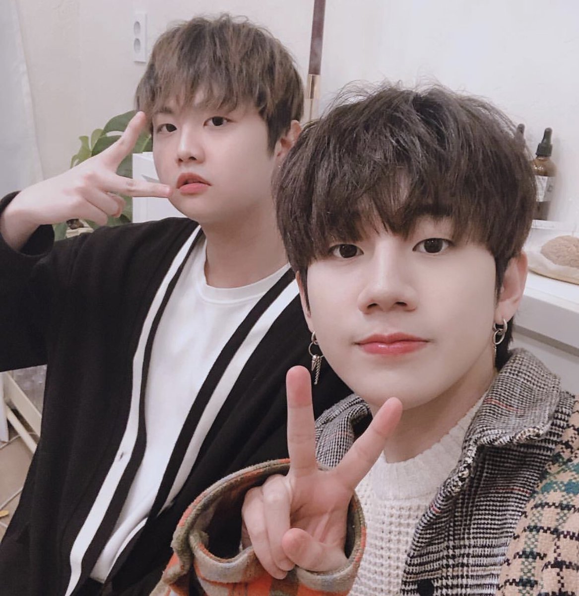 24kdoingstuff's tweet image. changsun and kiyong being the last 24k members (2019)