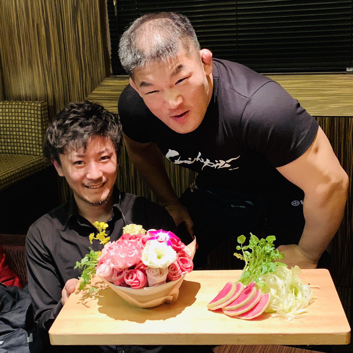 Alive代表 鈴木陽一 牛タン しゃぶしゃぶ 金肉 Kin Niku 名古屋駅前店 Alive の姉妹ジム Infinity の法人会員である Aoi グループの系列店 北京オリンピック柔道金メダリストでプロ格闘家の石井慧くんを連れてきたお店ね 若手には 贅沢させ過ぎたかな