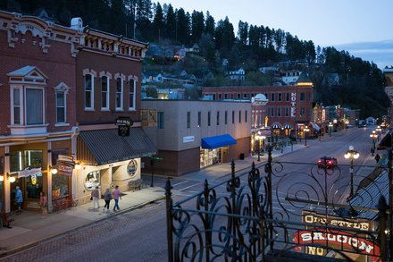 hub4hugs's tweet photo. "Deadwood Has Drawn Fortune-Seekers Since 1876. HBO Is Only the Latest." by RICHARD RUBIN via NYT https://t.co/tY02Ktjb1f https://t.co/zJA2obmYeq