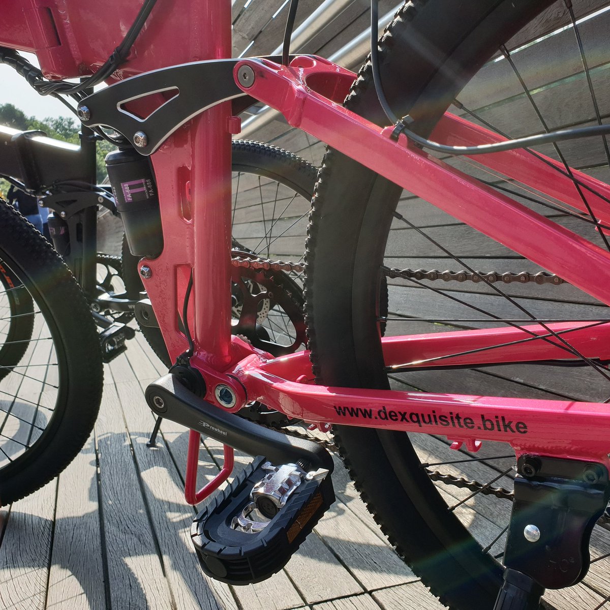 Fun in the sun 😍😊💃🚲♻️
Sign up link below!
wn.nr/M3hdUp
Join Our Waiting List
Get first hand notification when we launch
Enjoy Limited Early bird special price !!
#dxebike #smartbike #selfcharging #ecofriendly #greenenergy #gogreen #tech #mtb #mountainbike