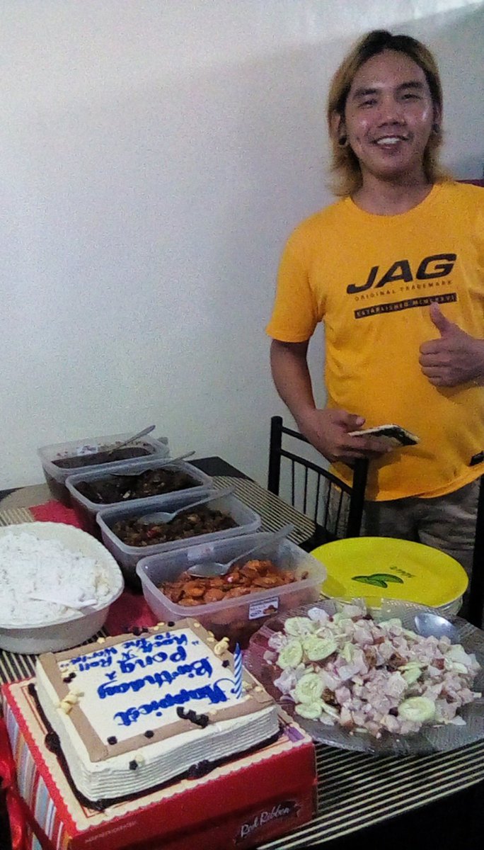 junexhumol2416's tweet photo. Happy 28th Birthday sa insan ko Christian Jocoy na nanonood ng NBA Finals sa S&amp;A at sa mahal ko @noralynyadao 
Let's go WARRIORS!!!
#NBAonABSCBN 
@abscbnsports https://t.co/G0h934CFvw