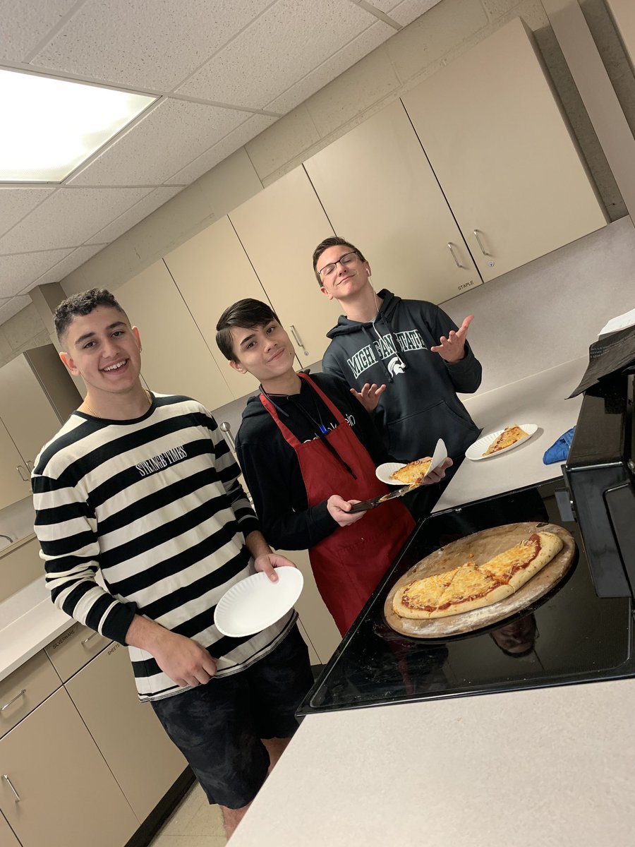 KatieCKimball's tweet image. Everybody loves learning about #leavening agents, especially when that means #homemade pizza 🍕