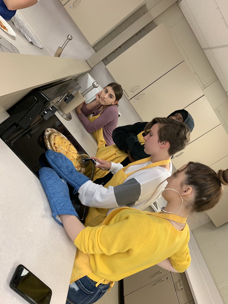 KatieCKimball's tweet image. Everybody loves learning about #leavening agents, especially when that means #homemade pizza 🍕