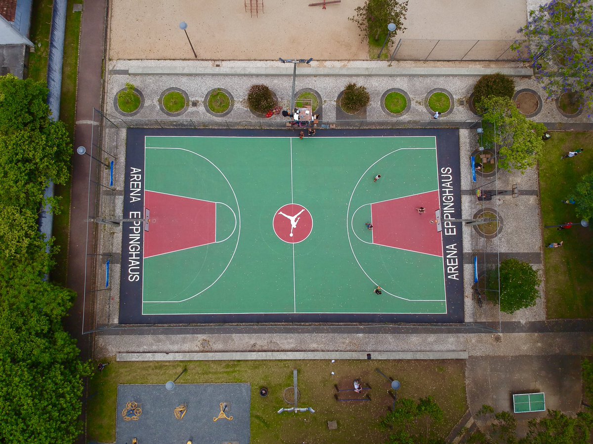 fer_eppinghaus's tweet photo. Mandem um abraço pra galera da praça Eppinghaus de Curitiba! Aqui o basquete é top!! Arena Eppinghaus!#nbbnaband https://t.co/T0VIGg50fB