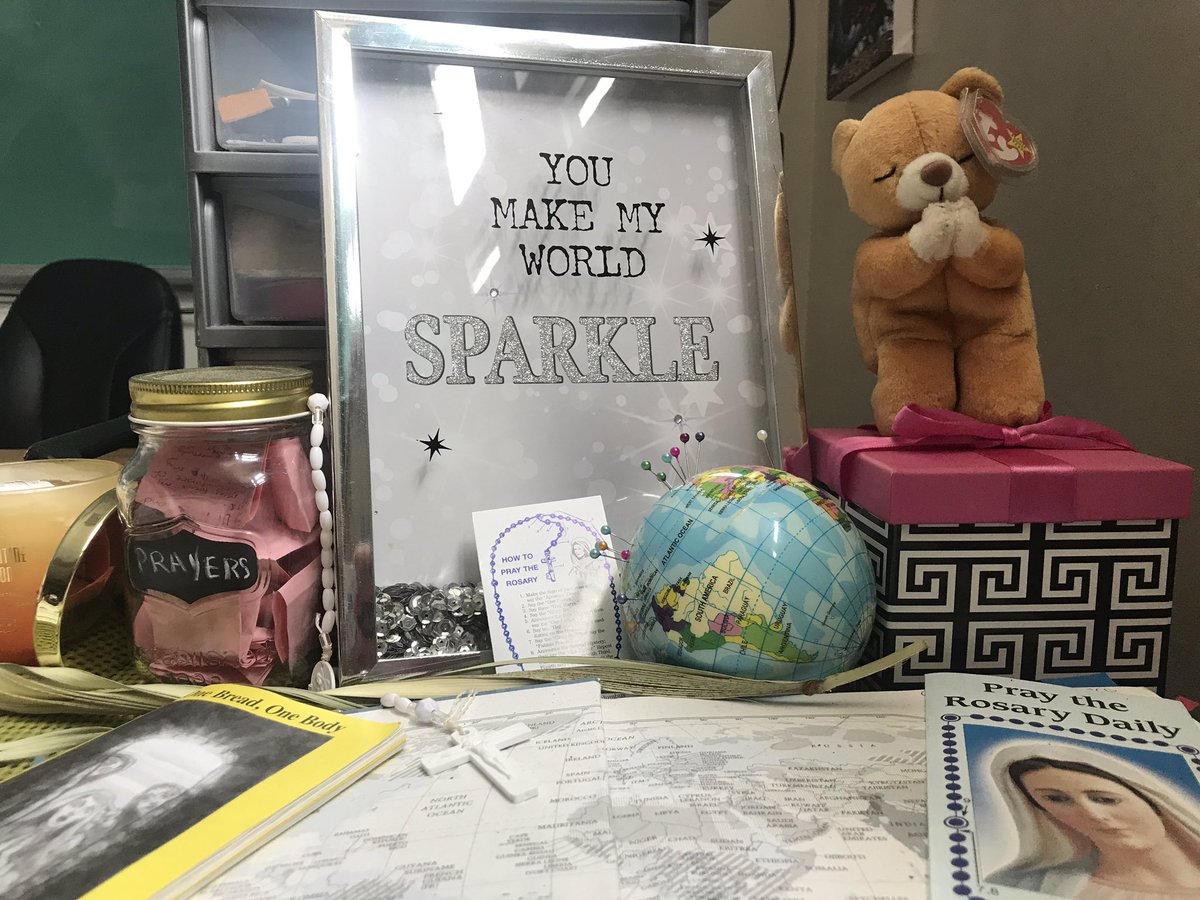 Missy_Pasco's tweet photo. #SharingCircles & #TalkingPieces are an excellent way of ensuring EVERY #voice is heard in our #classrooms. #HRE2O students learned more about this #Indigenous #tradition as our discussion of #reconciliation transferred naturally from text to the real world. #SeekJustice #CRRP https://t.co/jJMwEFLsIE