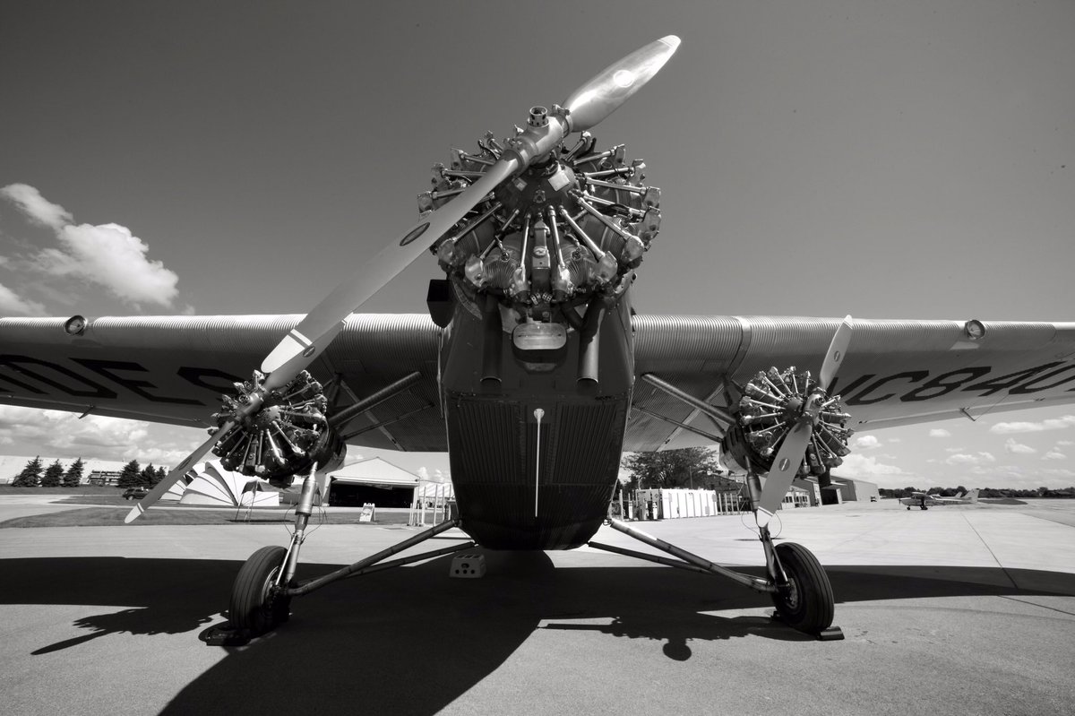 Kamera_geek's tweet photo. The @EAA Ford Trimotor today at 1C5. Such an amazing piece of aviation history that EAA keeps in the air. #avgeek #CavalcadeofPlanes #1C5 #flying #aviation #flight https://t.co/MamioNJdKA