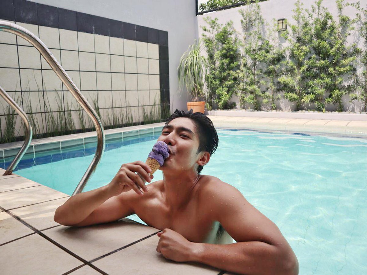 robertmarion's tweet photo. Huling hirit bago matapos ang summer... Ang UBae 💜 https://t.co/CFjaGvCc5R