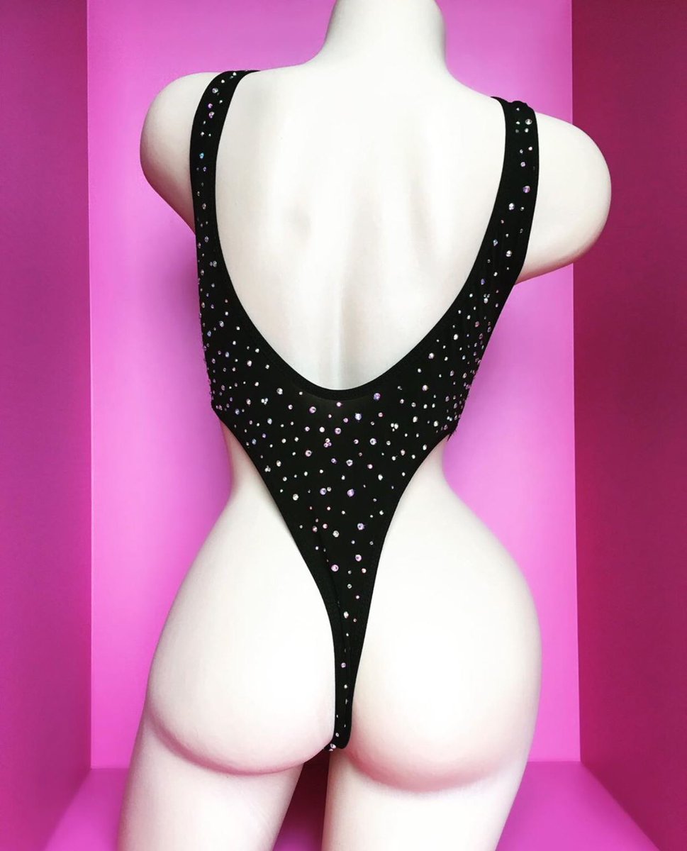 ShopBadBunny's tweet photo. 🔥NEW🔥
Black High Waisted O/S Bodysuit with Crystal AB stones
✨DM to purchase✨

#stripperlife #Strippers #stripperwear #festivalwear #ravewear #lingerie #burlesque #camgirl #bikinimodel #bikini #luxuryswimwear #fashionista #blinbling #yesastripper #gentlemensclub #dancer https://t.co/PygpZiclOA