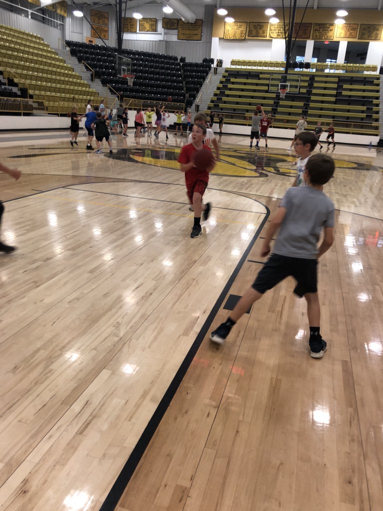 HoopsClinton's tweet image. work on layups &amp;amp; some 3 on 3