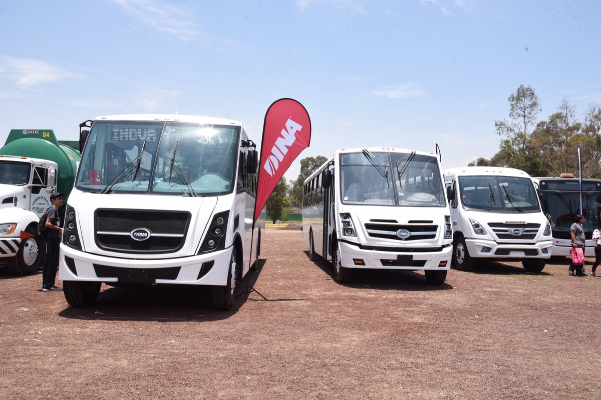 MagazzineTransp's tweet photo. @DINAmx exhibe sus #autobuses. #Runner8, #Runner10, #Runner11 y #Zafiro1100. #11CIT @AMTM_AC @Anpact #MAGAZZINEDELTRANSPORTE https://t.co/QS5XHRgZkm