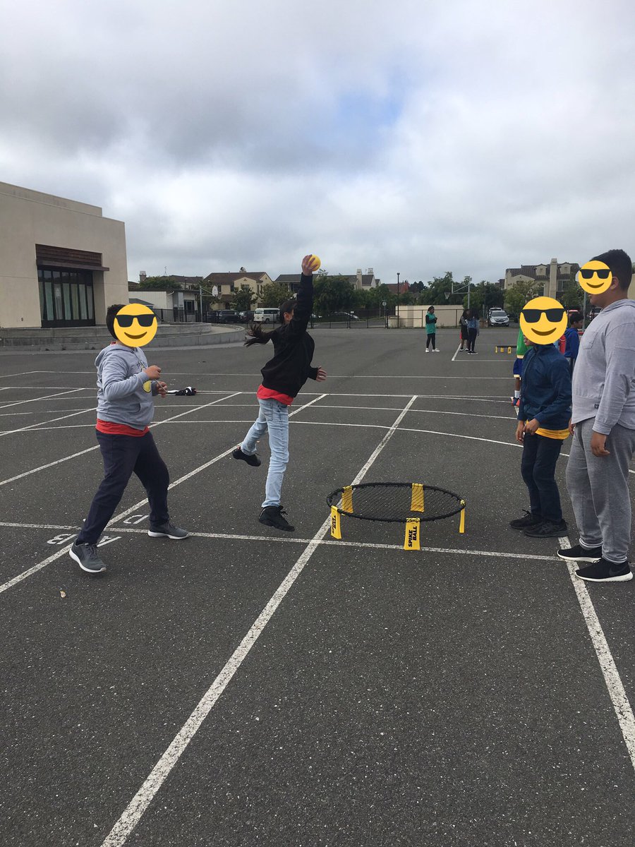 RattoMarie's tweet photo. Learning how to play Spikeball in P.E. Thanks Mr. Woodward for joining us.@RB_Stars https://t.co/wRH3dq1Pqp