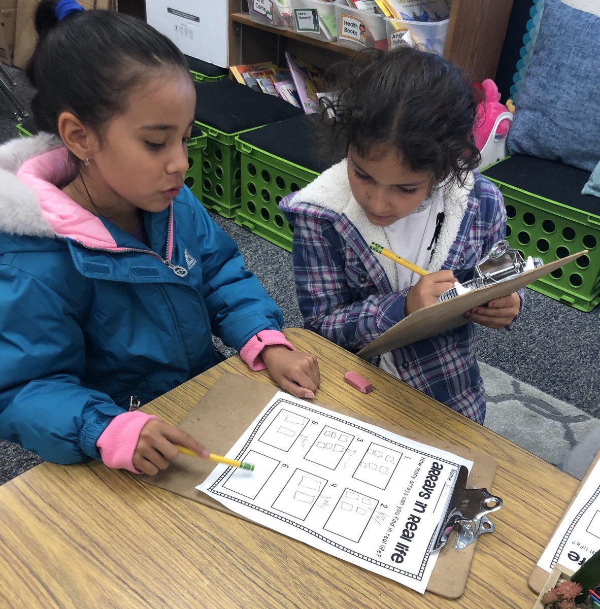 LindnerAlissa's tweet photo. Hands on math exploring arrays and multiplication through painting, cereal and real-life application #GoMesaMustangs https://t.co/x4CpL6auYz