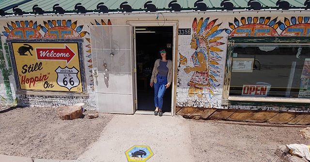 KossacPrincess's tweet photo. Jack Rabbits in Arizona
#route66
#arizona #jackrabbit #tradingpost #outpost #roadside #portrait #southwest https://t.co/T59HhCrbw2 https://t.co/SEcDXJ04Lf