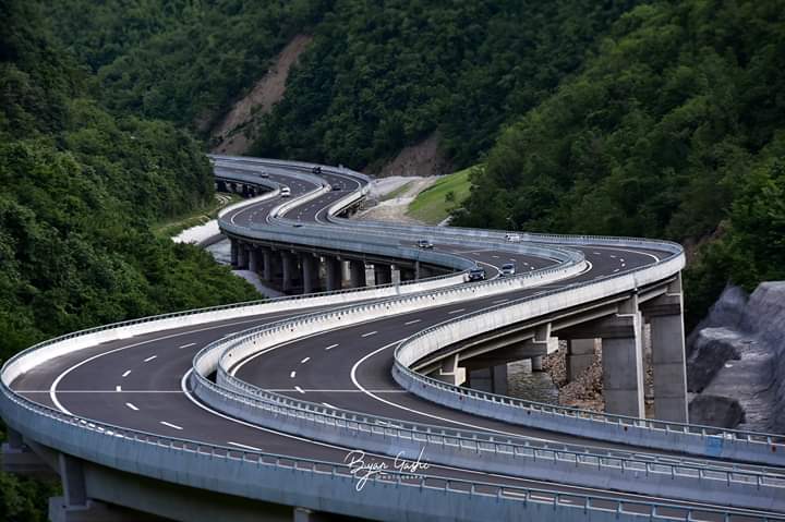 ErmanBelegu's tweet photo. When we literally just emerged from the wood, we used this Highway! #literallyjustemergedfromthewoods

📸 Bujar Gashi https://t.co/IrC5S4vtKT