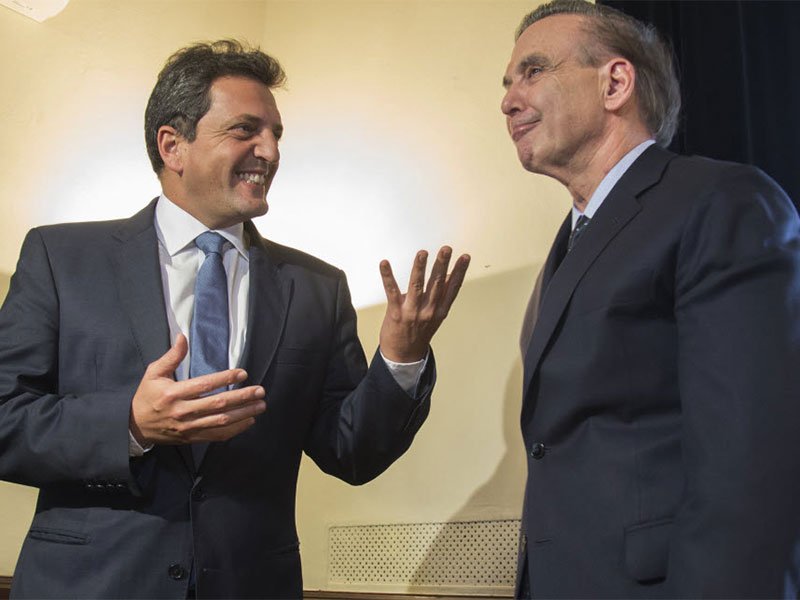 U24noticias's tweet photo. Pichetto quiere que Massa "ratifique su participación" en Alternativa Federal, que "está más débil" https://t.co/BsyTmQNvif https://t.co/LZsPpX5FYF
