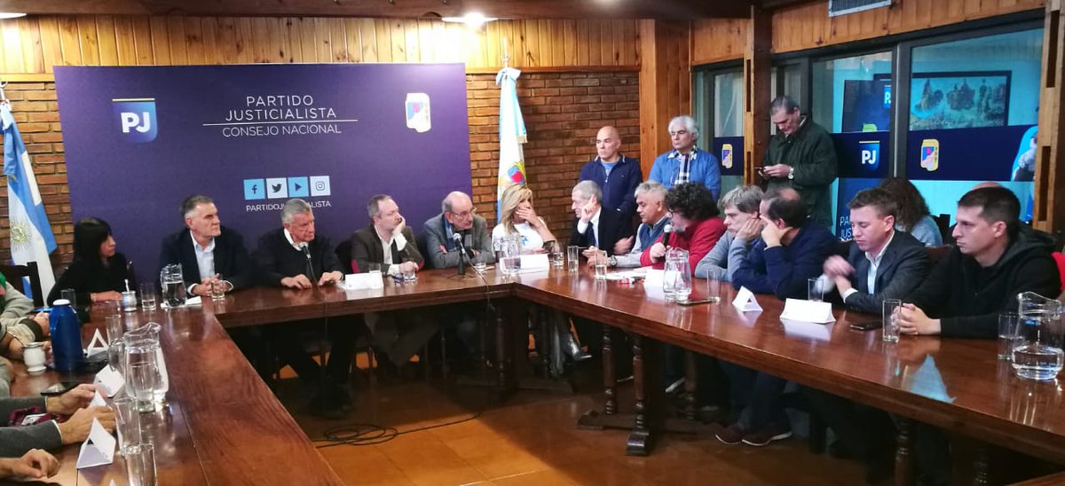 JuanMarinoTPR's tweet photo. Hoy estuvimos presentes, como Partido Piquetero y Unidad Piquetera, en la reunión en el Partido Justicialista para sumar a las organizaciones sociales y piqueteras al Frente Patriótico contra Macri

#ChauMacri https://t.co/VpQC7zsqxF