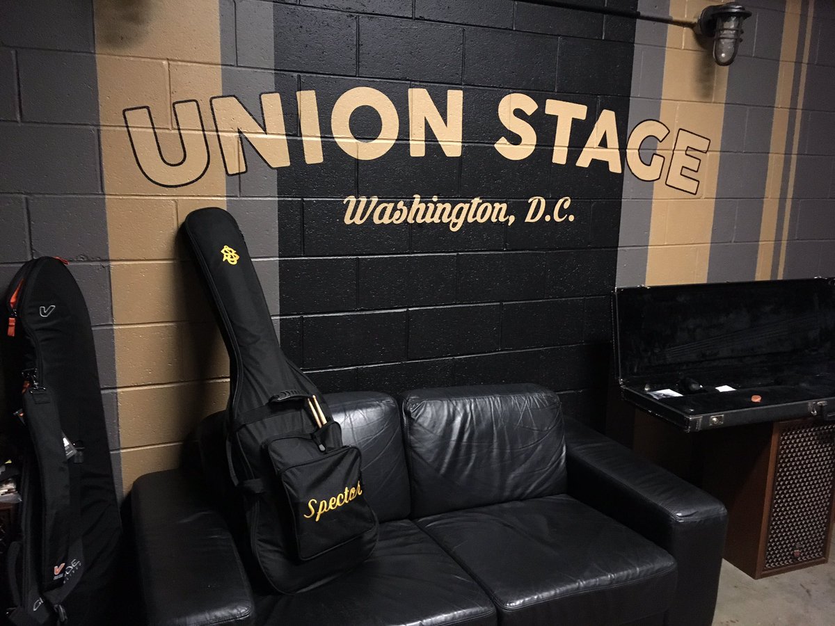 ladybassmusic's tweet photo. Getting ready for tonight’s office.... #spector #spectorbasses https://t.co/L84tnuhWUP