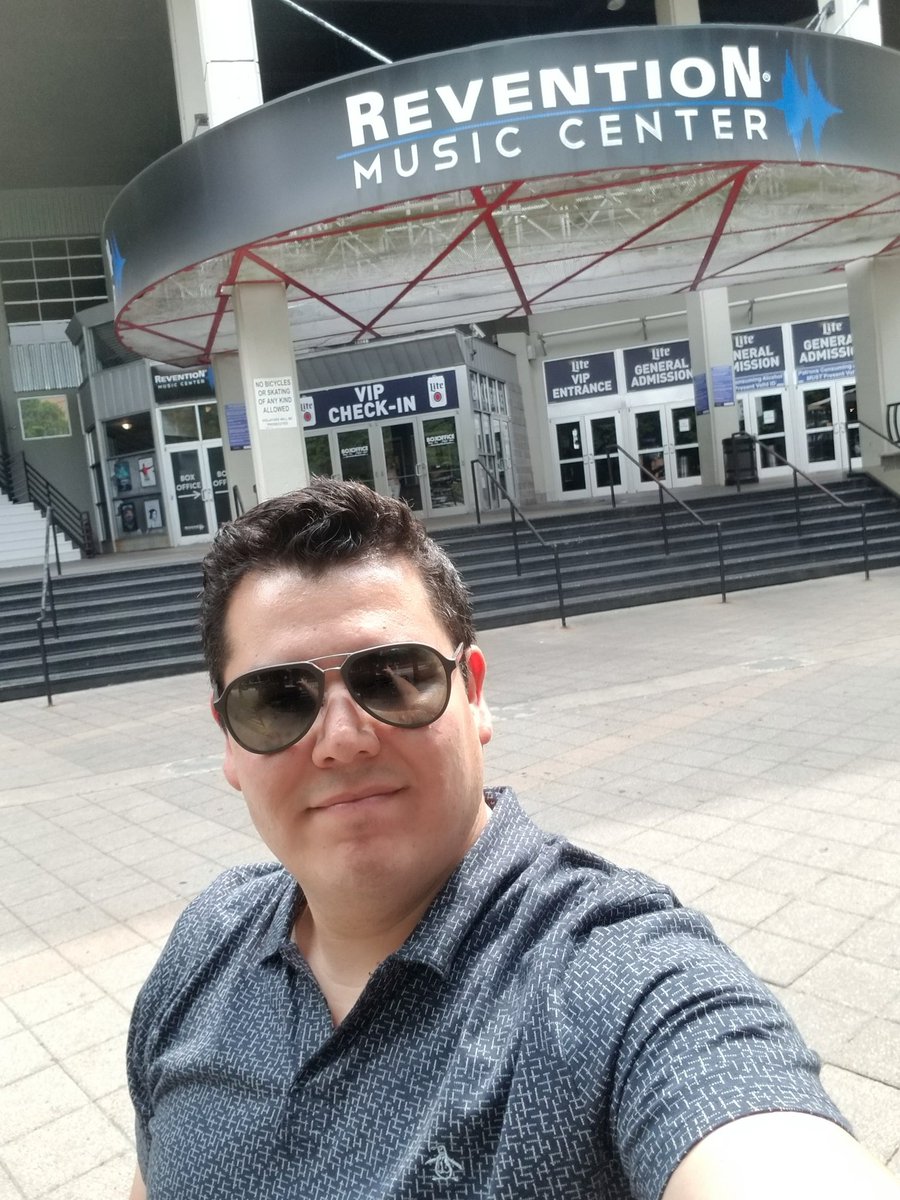 betomoralesfm's tweet photo. Se llegó el día! Hoy llega @nacholacriatura al @reventioncenter es gratis!!!! Quien viene hoy? #esmillertime #holdtrue https://t.co/FrZw8ISLXw