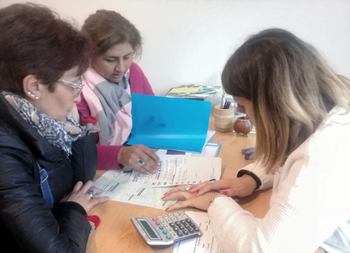 MinAgriCba's tweet photo. Técnicos de #DIPAF estuvieron en #RíoCuarto para brindar asistencia técnica para la elaboración de proyectos productivos de las líneas de financiamiento "Familias Productoras Rurales" https://t.co/tmmBQ9fXt9