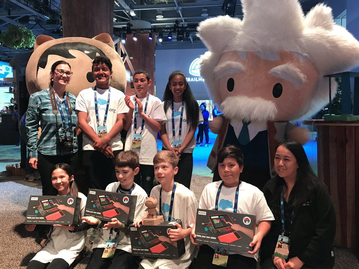 BTwarek's tweet photo. A wonderful day with @SFUnified and @OUSDNews students at @Salesforce #TDX19! Congrats to winning teams from Denman and Francisco! #CSinSF #WeAreSFUSD #CSforAll https://t.co/4Rg1aY4gha
