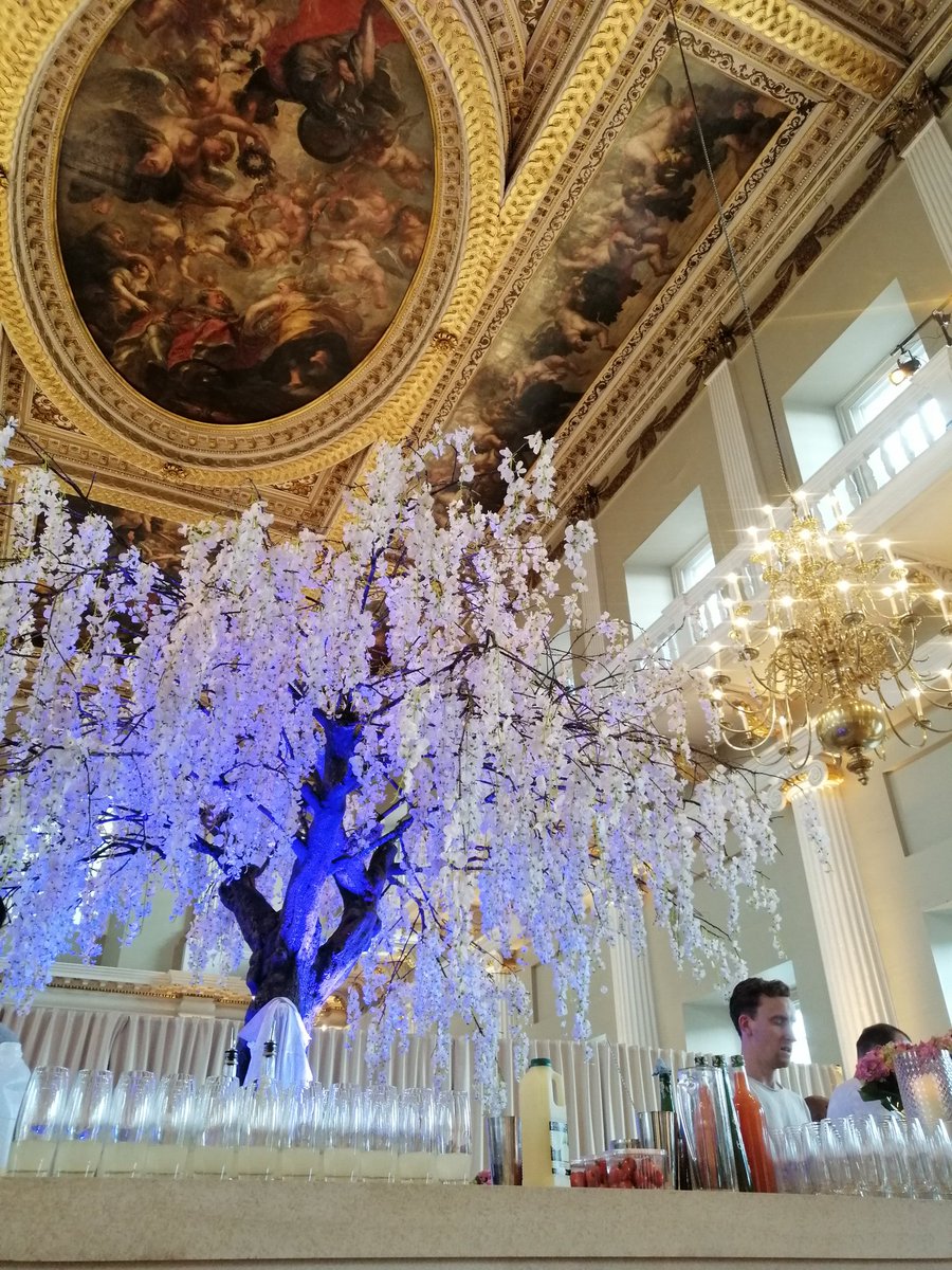 EventSolutionUK's tweet image. Set up this beautiful #AwardsDinner at #BanquetingHouse @HRP_Events today!