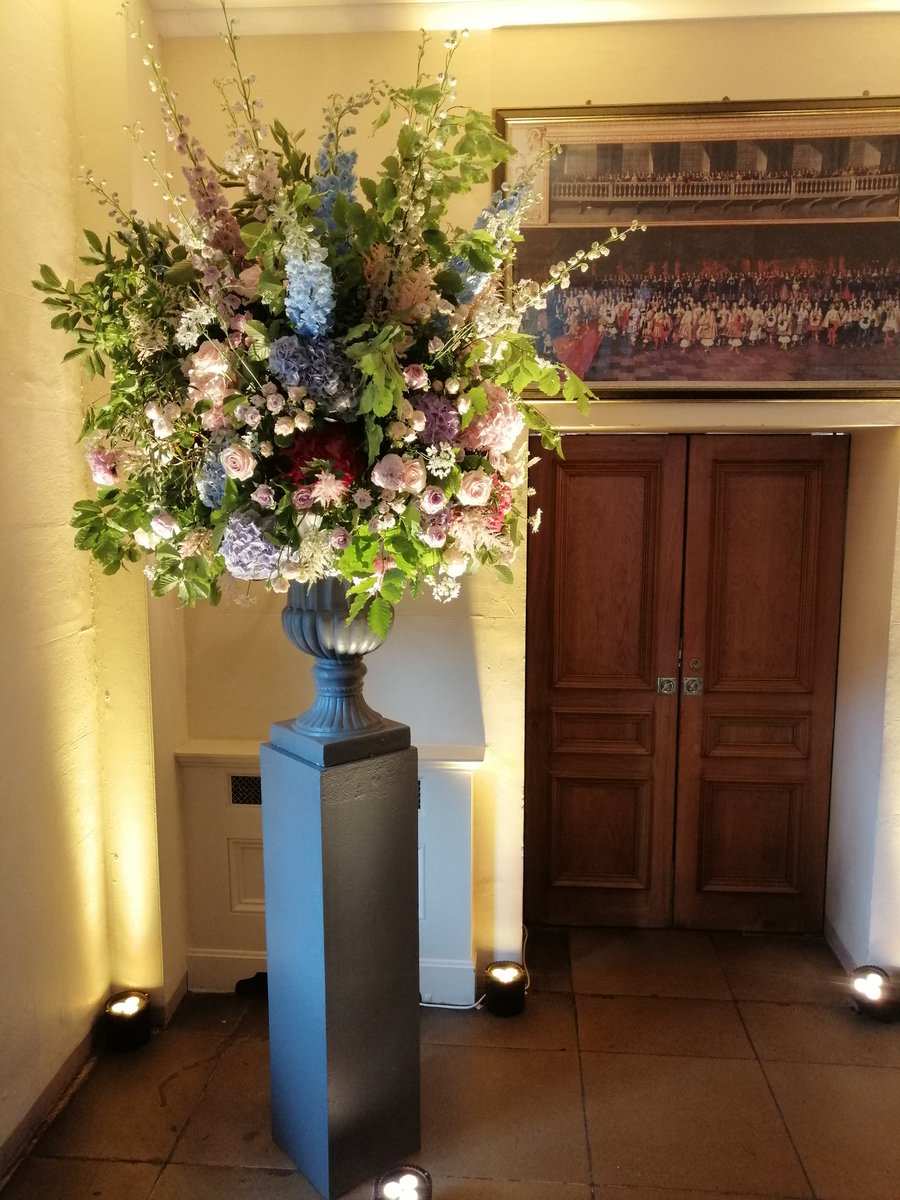 EventSolutionUK's tweet image. Set up this beautiful #AwardsDinner at #BanquetingHouse @HRP_Events today!