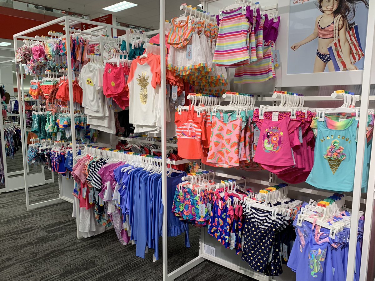 RaulitoVm1888's tweet photo. Learning & implementing the Visual Color Standards with the girls swim wear! #ROYGBIV / #WarmToCool / #VisualStandards https://t.co/8wBeXsC1ns