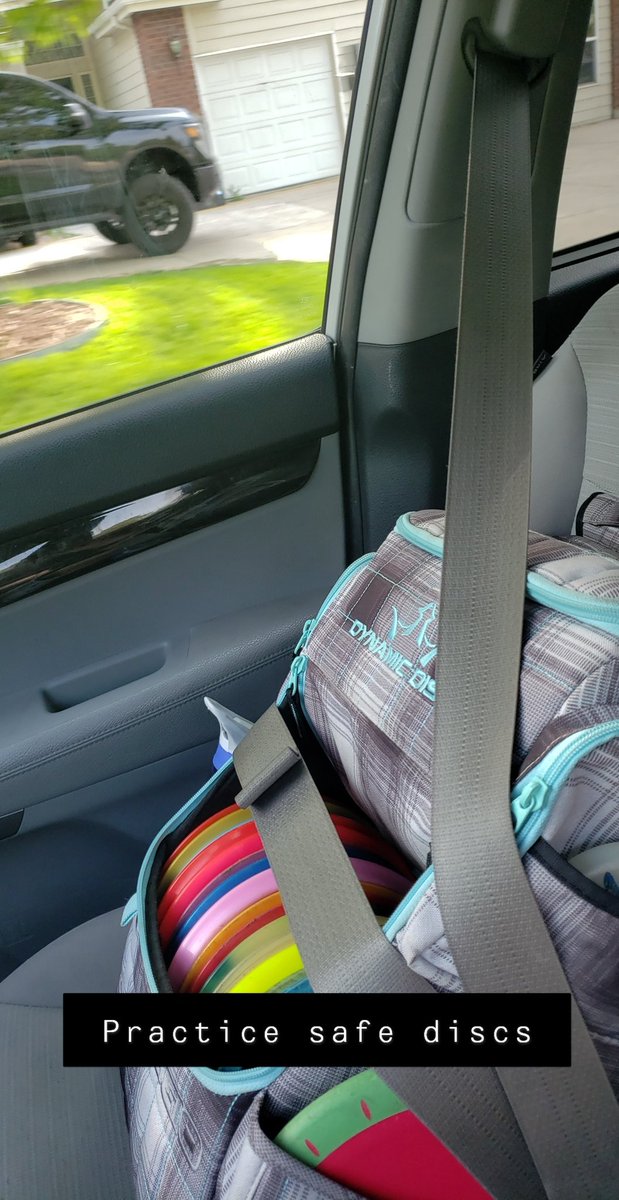 field_sammy's tweet photo. You always need to be safe! #SafetyNeverStops #discgolf #throwlikeagirl @DynamicDiscs https://t.co/T7v3ew3LsQ